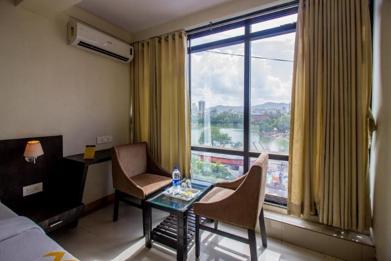 Fabexpress Time Square Hotell Thane Exteriör bild