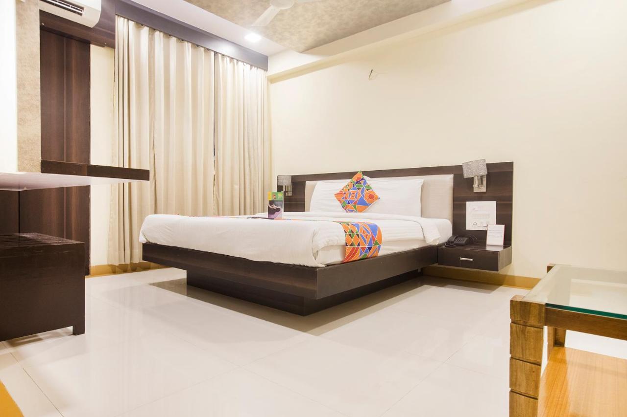 Fabexpress Time Square Hotell Thane Exteriör bild