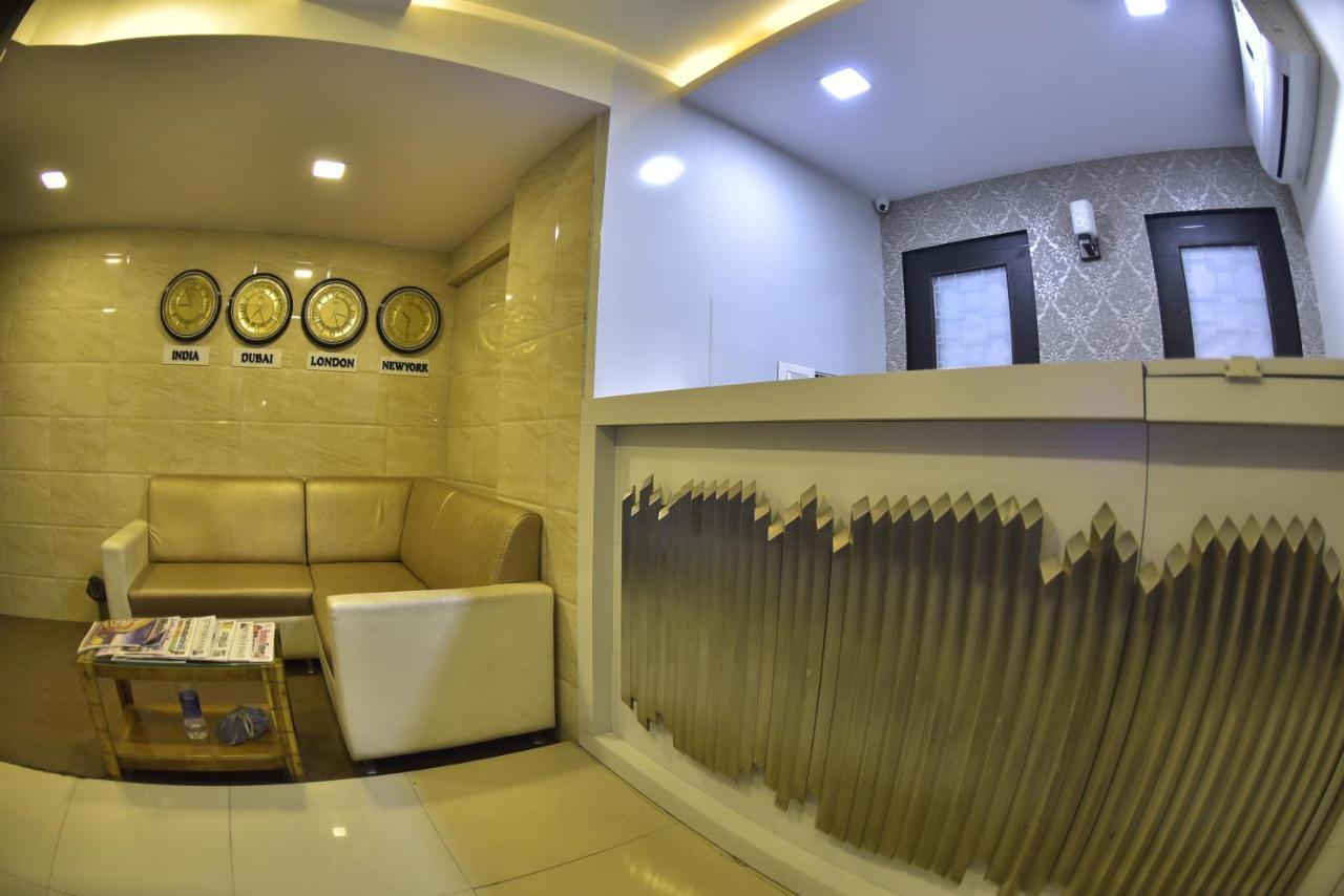 Fabexpress Time Square Hotell Thane Exteriör bild