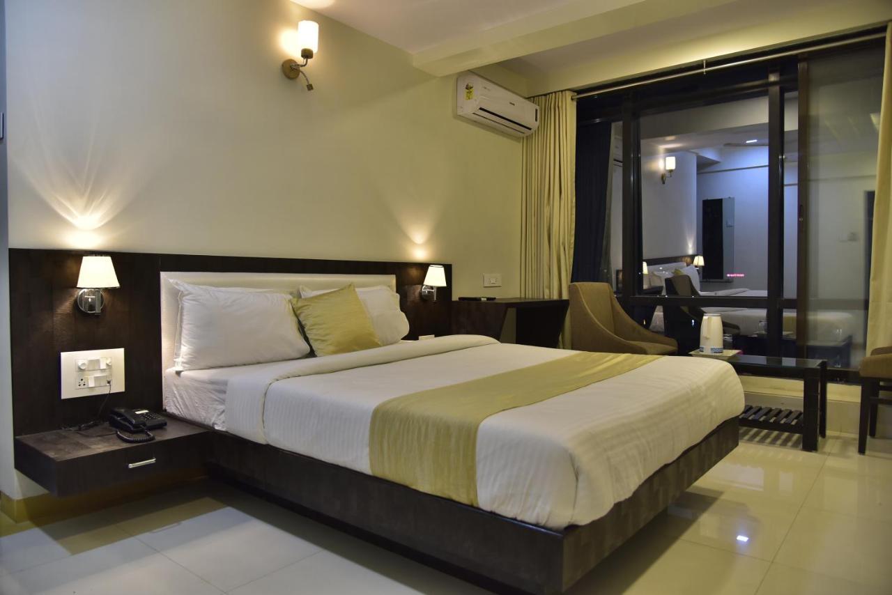Fabexpress Time Square Hotell Thane Exteriör bild