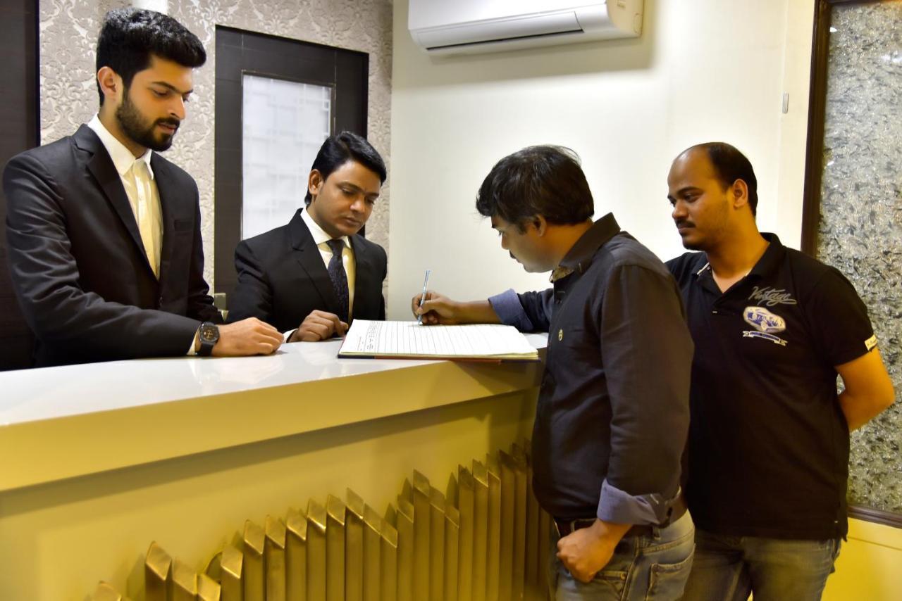 Fabexpress Time Square Hotell Thane Exteriör bild