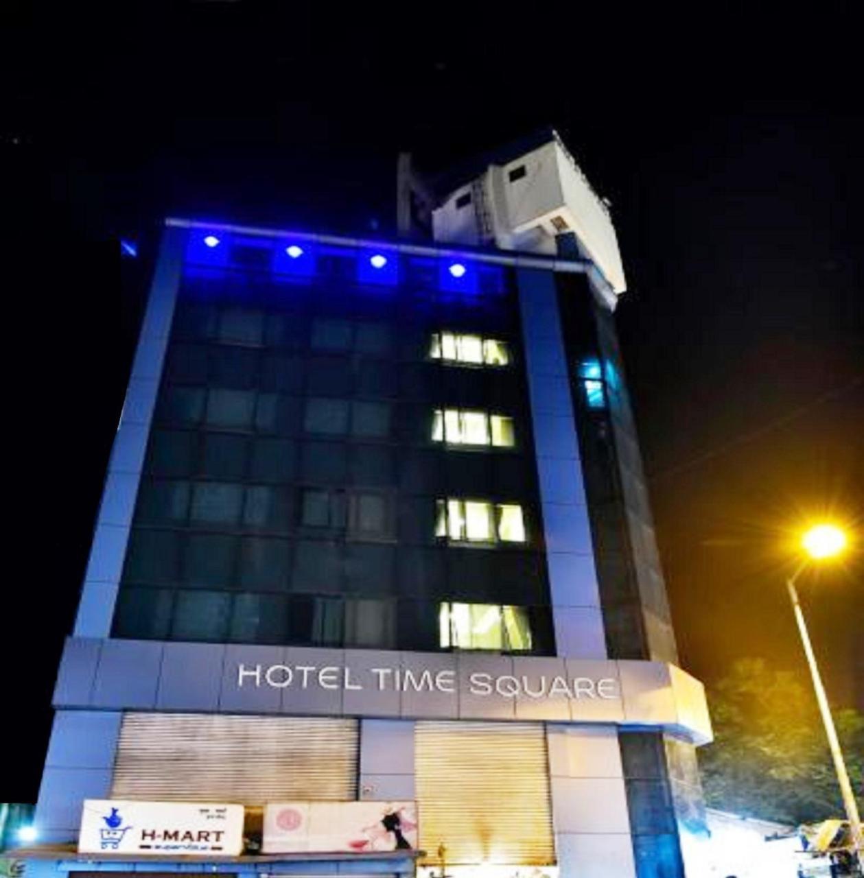 Fabexpress Time Square Hotell Thane Exteriör bild