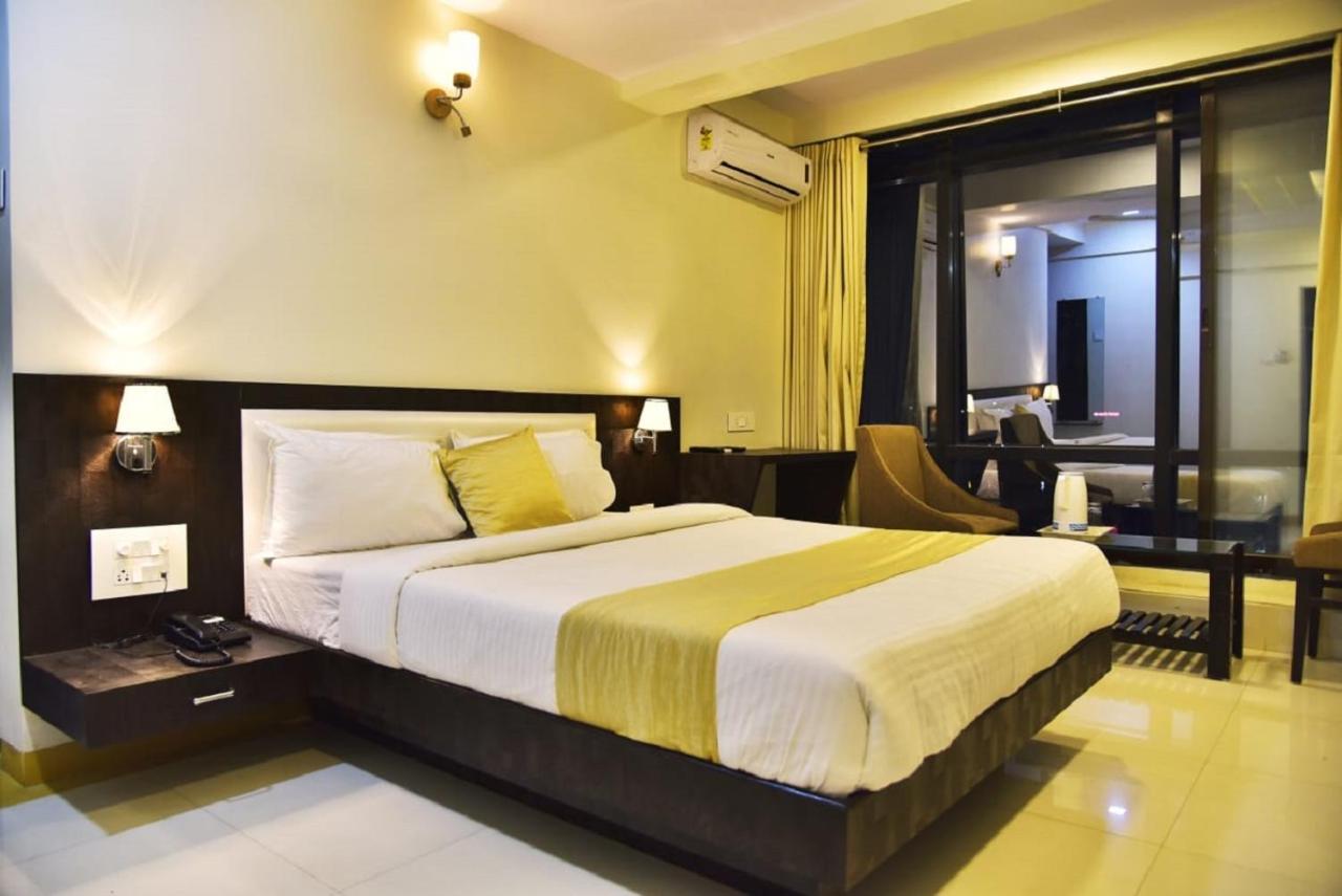 Fabexpress Time Square Hotell Thane Exteriör bild