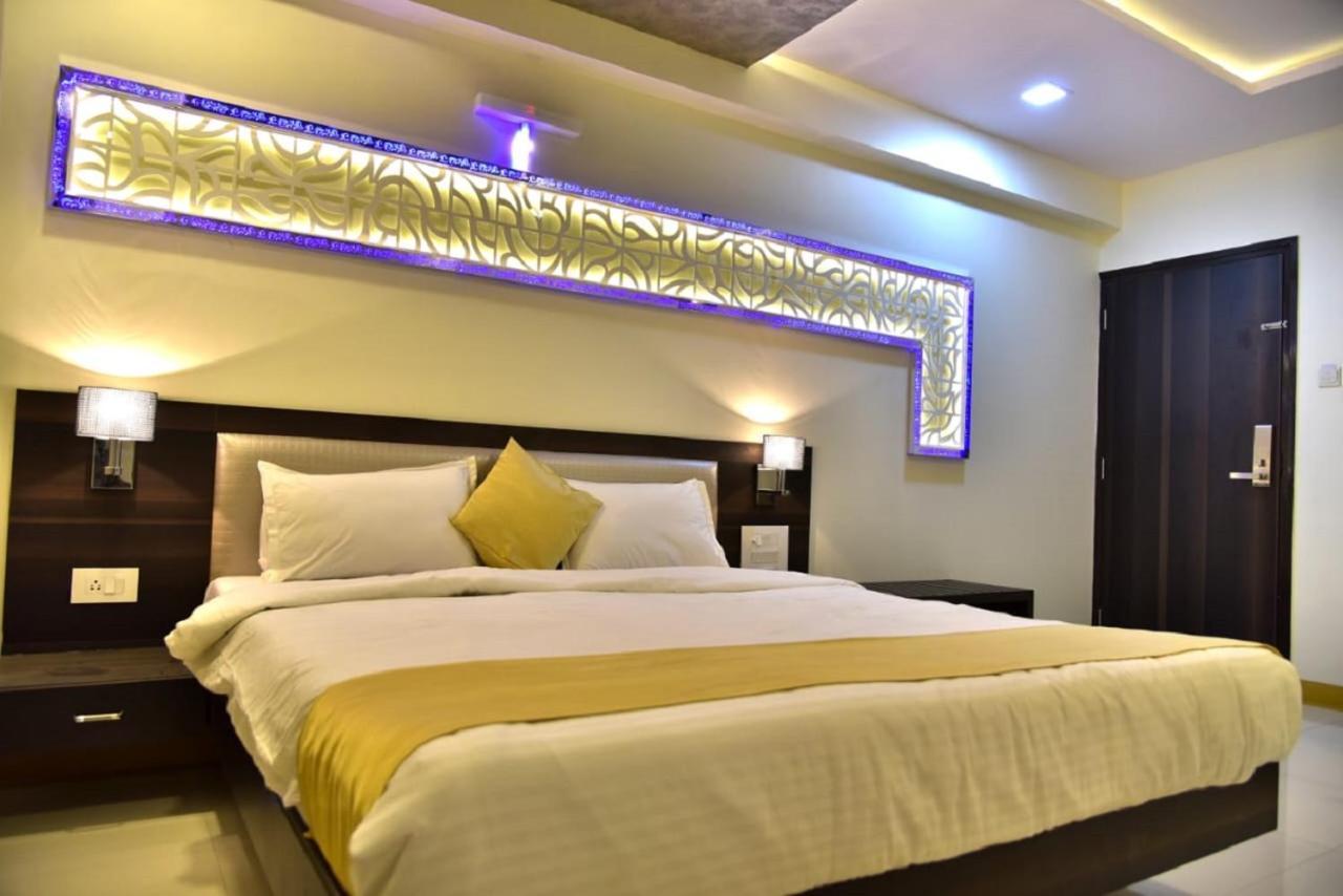 Fabexpress Time Square Hotell Thane Exteriör bild