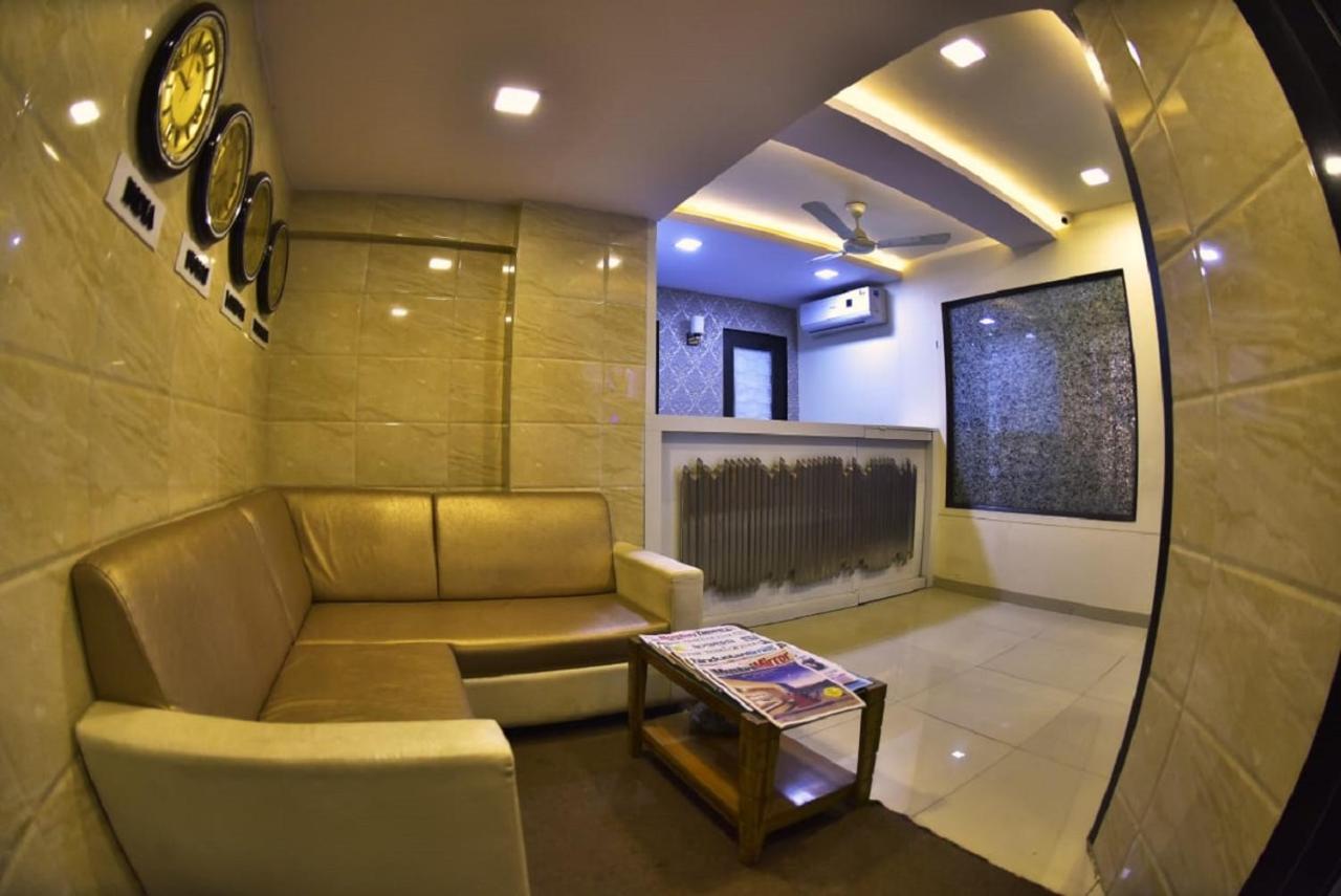 Fabexpress Time Square Hotell Thane Exteriör bild