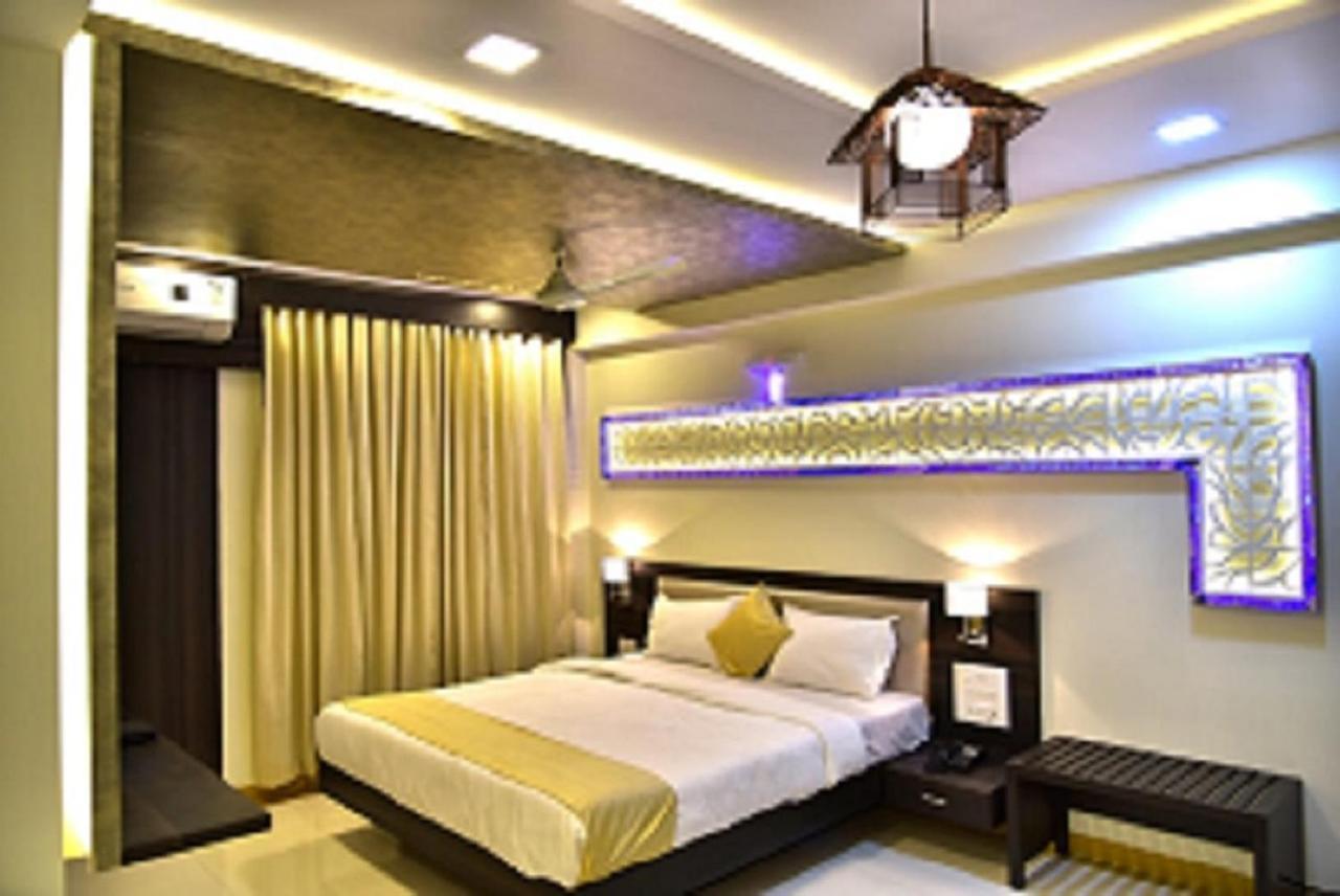 Fabexpress Time Square Hotell Thane Exteriör bild