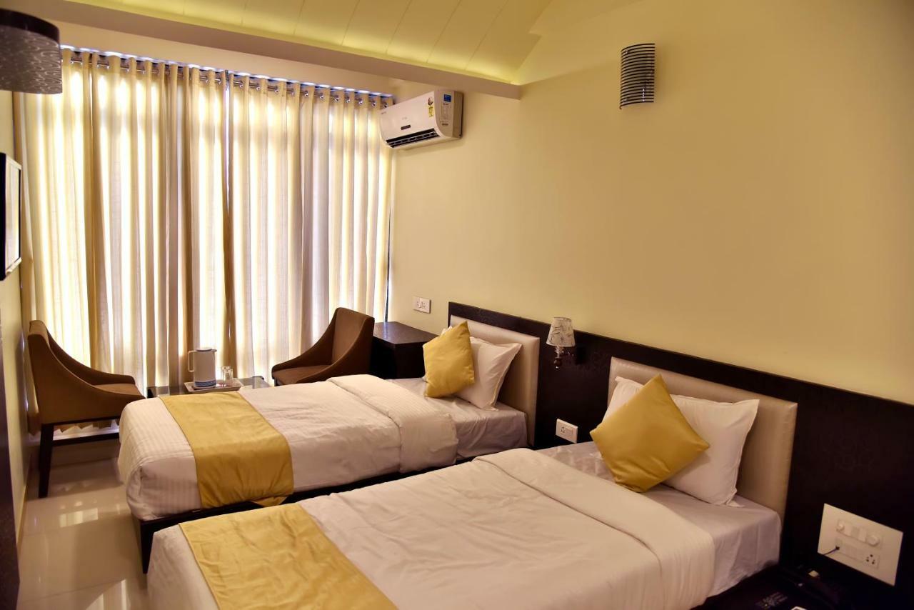 Fabexpress Time Square Hotell Thane Exteriör bild