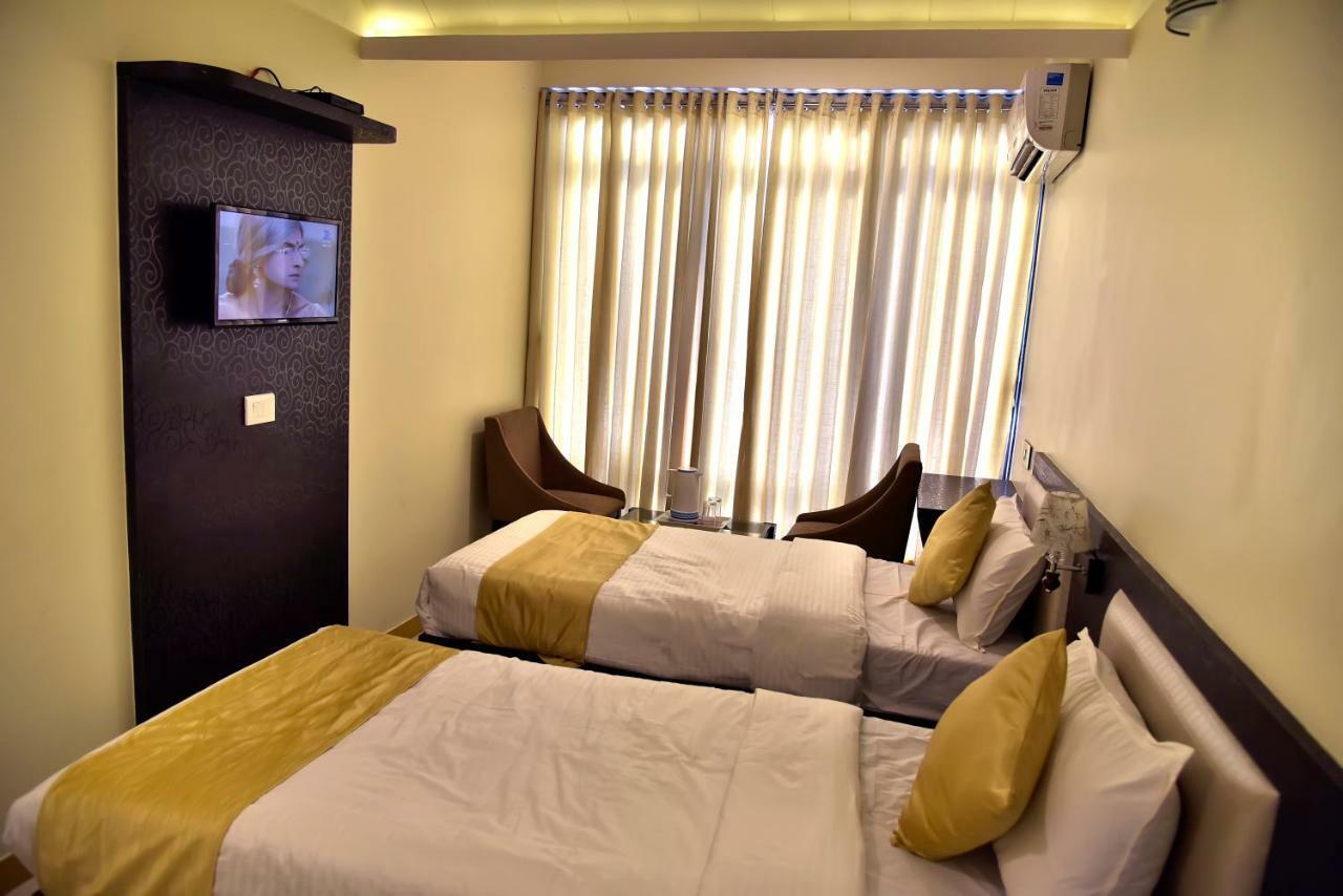 Fabexpress Time Square Hotell Thane Exteriör bild