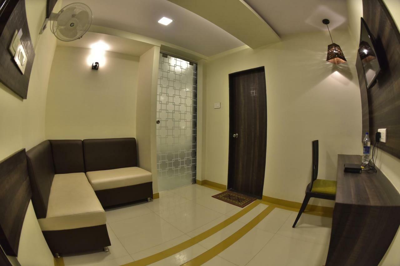 Fabexpress Time Square Hotell Thane Exteriör bild