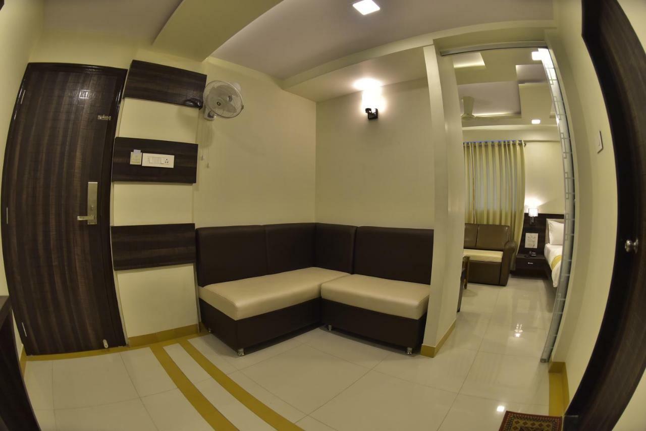 Fabexpress Time Square Hotell Thane Exteriör bild