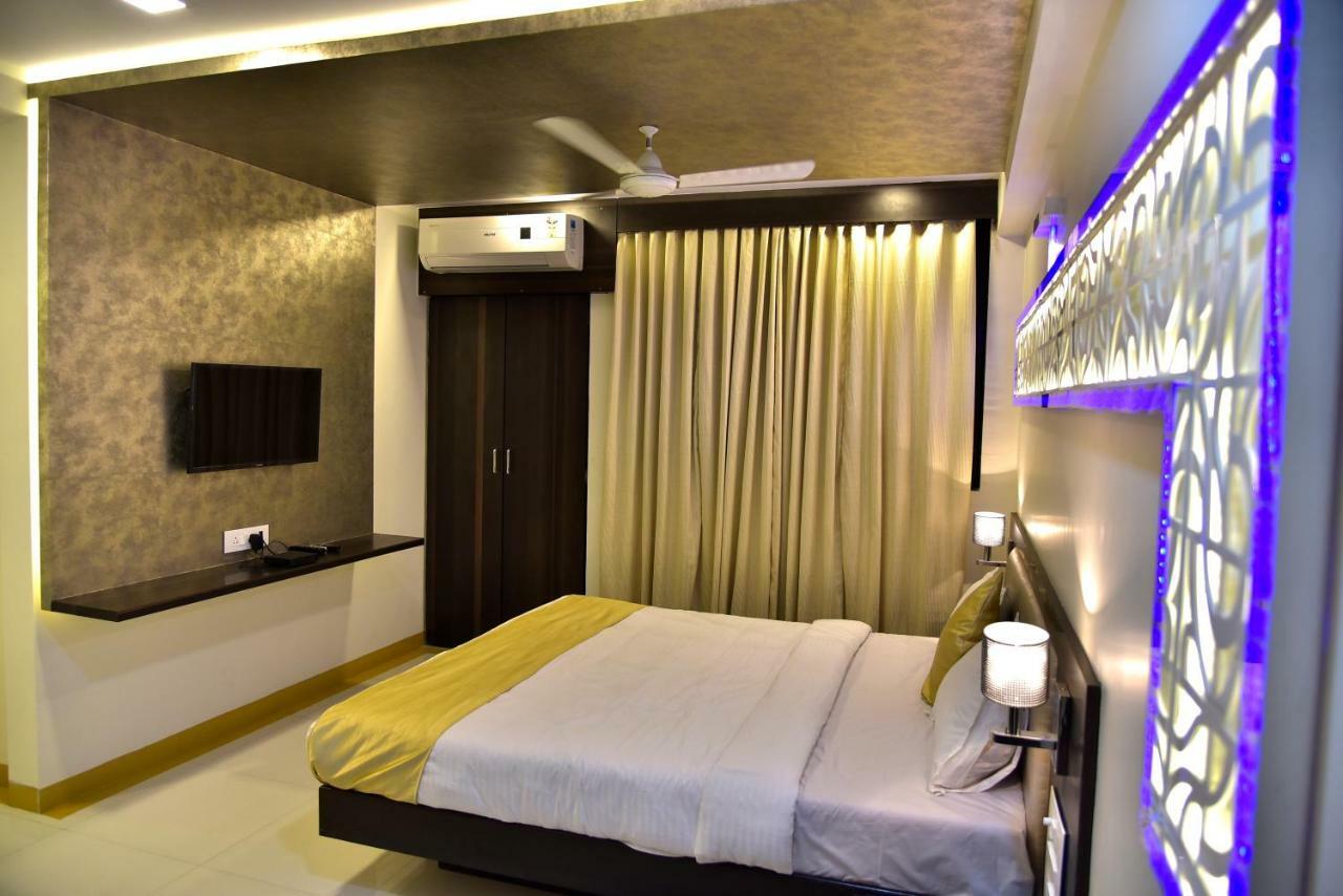 Fabexpress Time Square Hotell Thane Exteriör bild