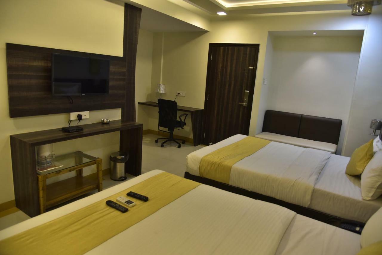 Fabexpress Time Square Hotell Thane Exteriör bild